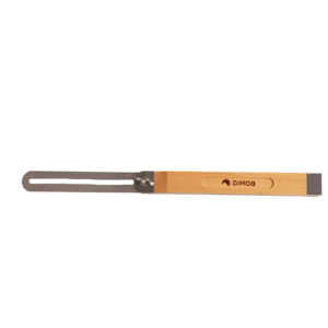 Outil de mesure en bois et métal.