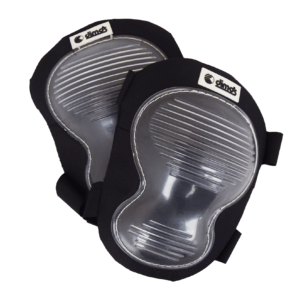 Paires de genouillères transparentes et noires avec logo.