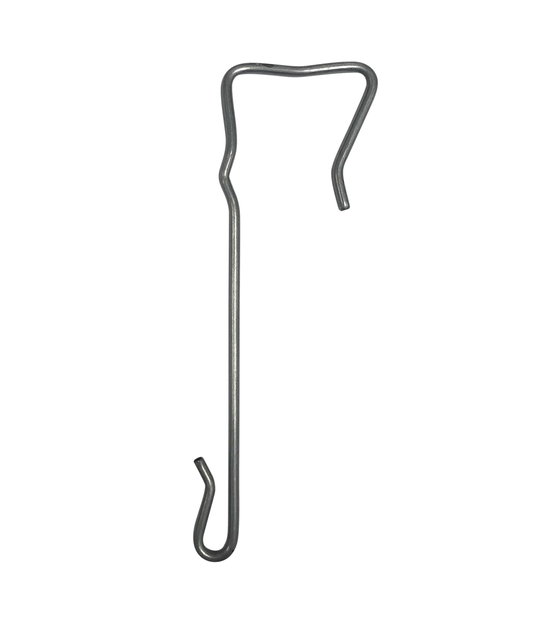 Crochet métallique suspendu, forme irrégulière.