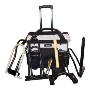 Sac à outils avec poignées et supports métalliques.